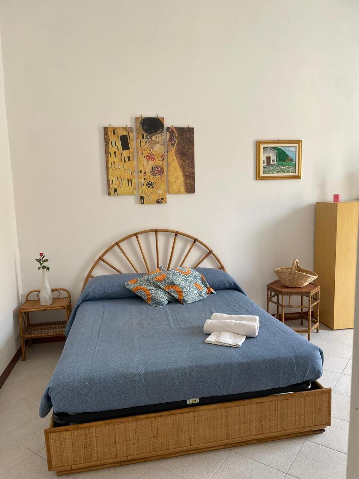 Tommy Guest House Специя Экстерьер фото