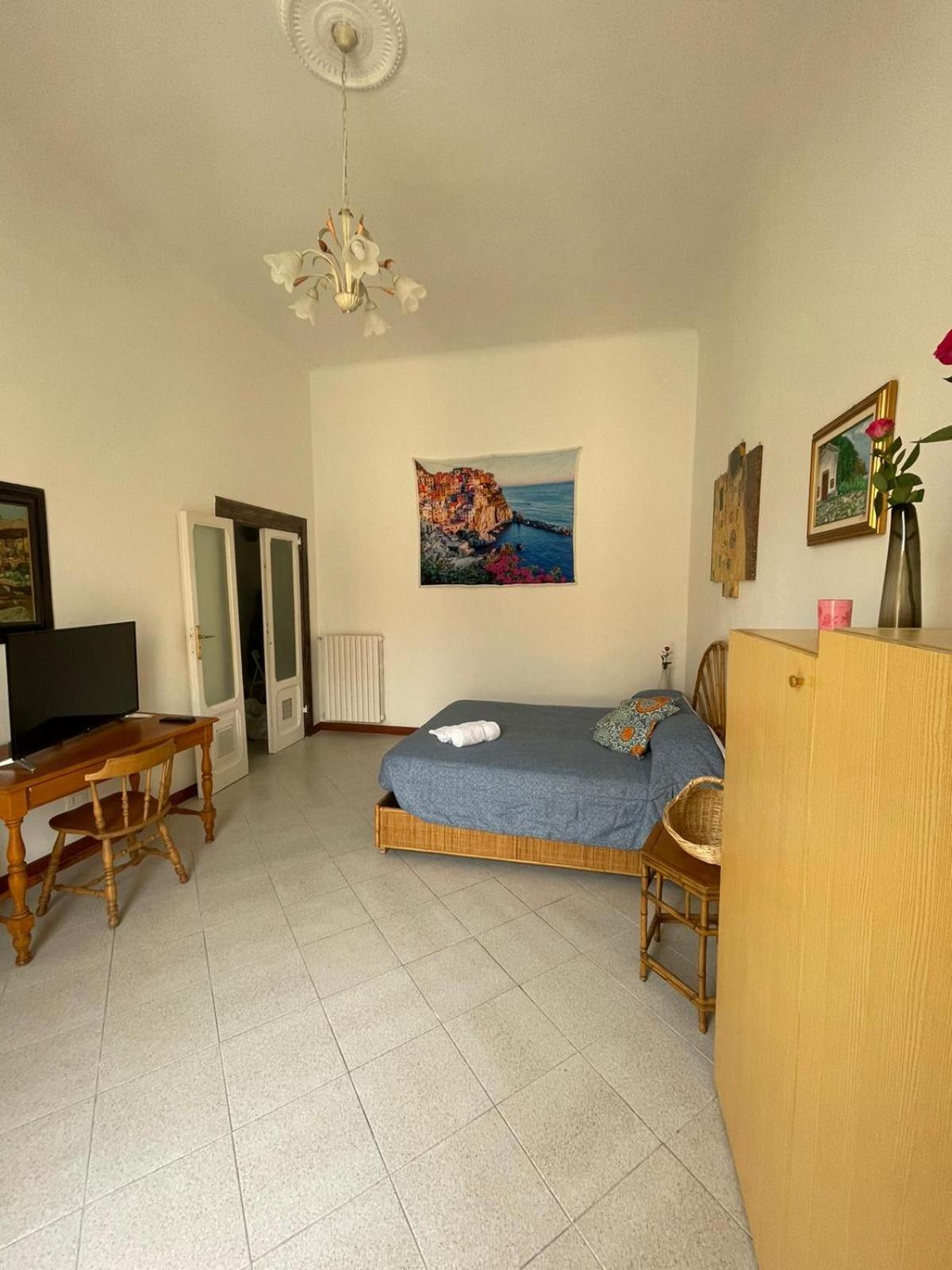 Tommy Guest House Специя Экстерьер фото